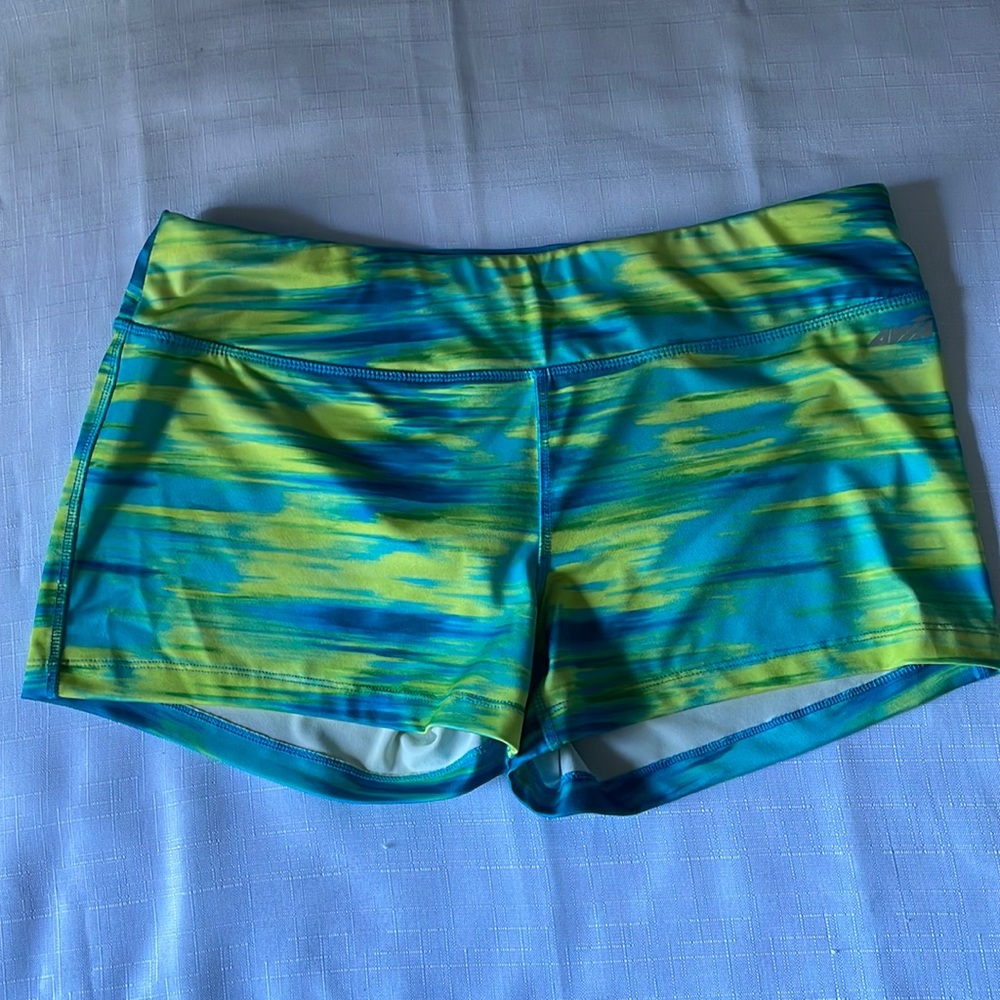 AVIA women short size L